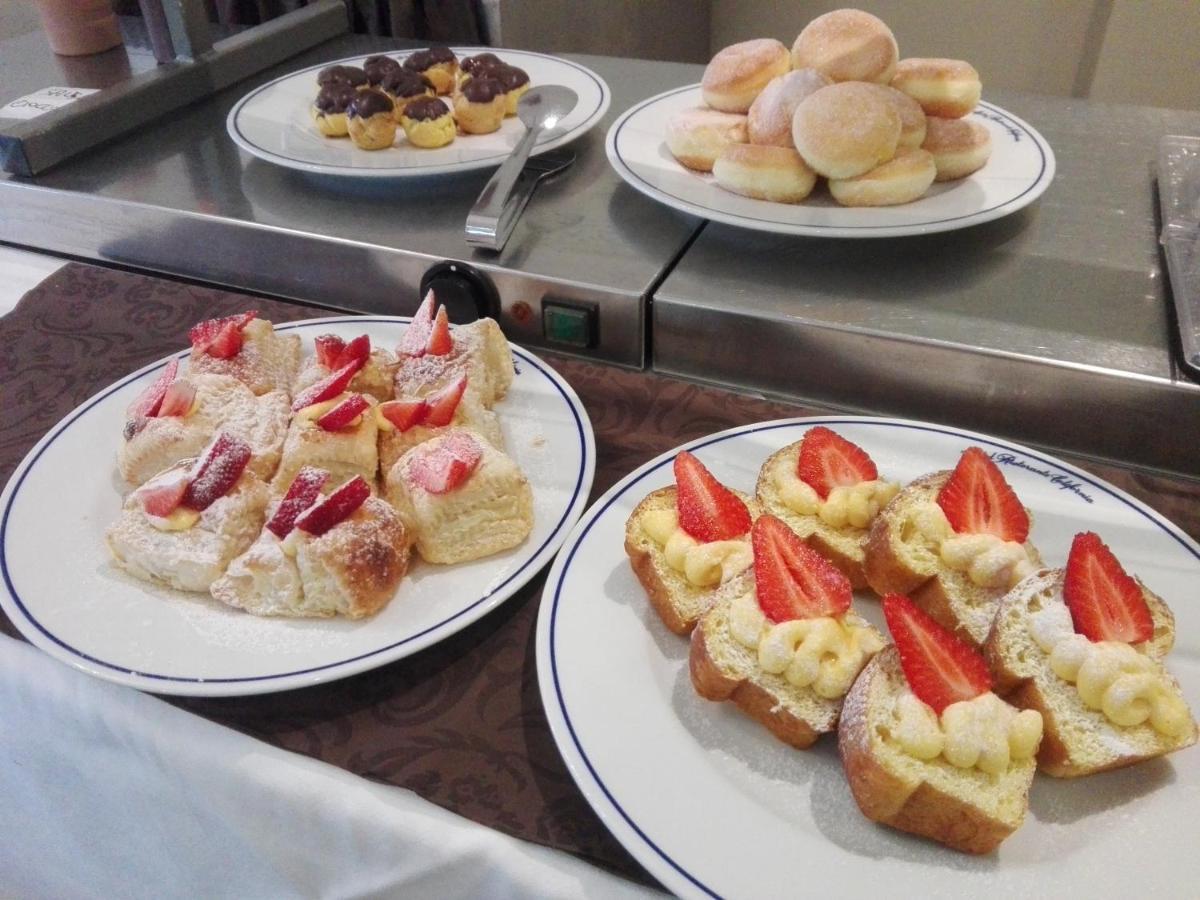 California Pastry Hotel Cervia Exteriör bild