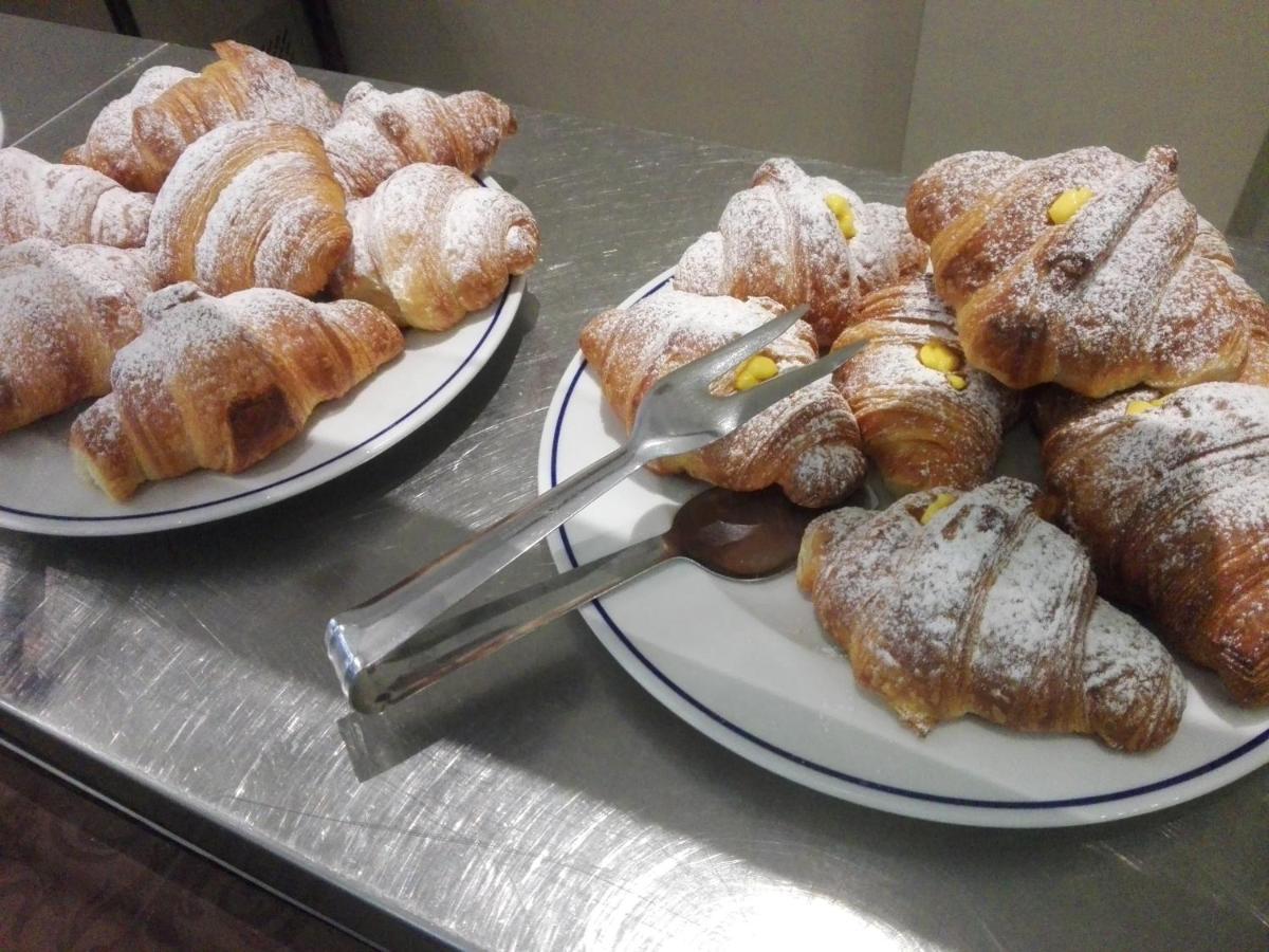 California Pastry Hotel Cervia Exteriör bild